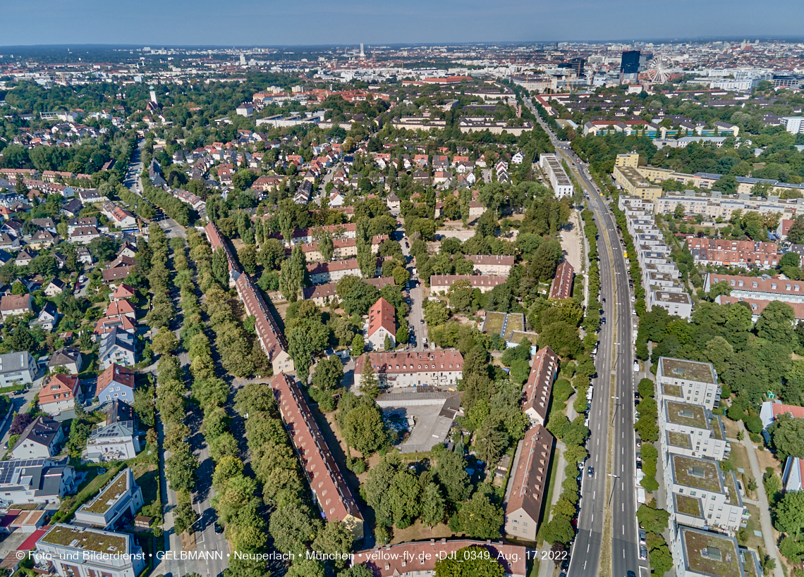 17.08.2022 - Luftbilder von der Baustelle Maikäfersiedlung in Berg am Laim